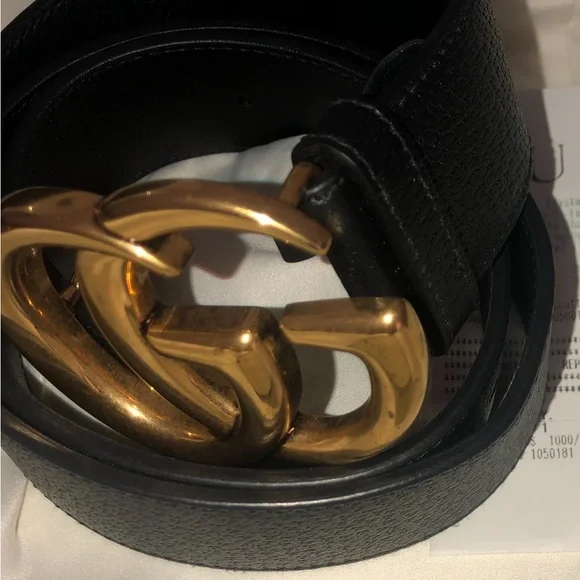 Authentic Leather Gucci Belt, Barely Worn, in Box display picture 1